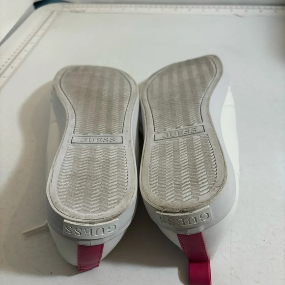 Guess women’s white lace‎ up running tennis shoes in size  10 - Picture 11 of 12